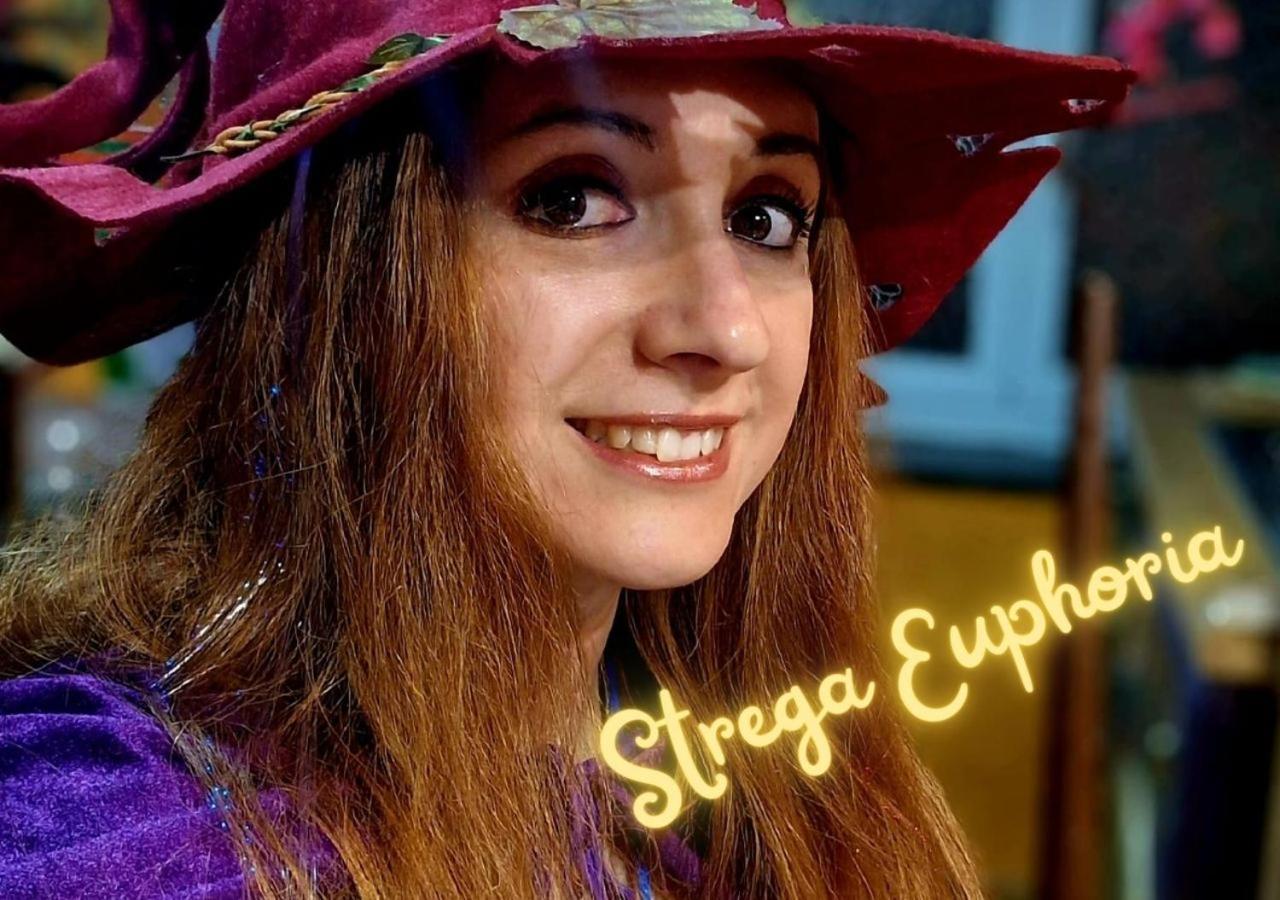 La Casa Di Strega Euphoria - Casa Vacanza Tra Arte E Magia Viterbo Bagian luar foto