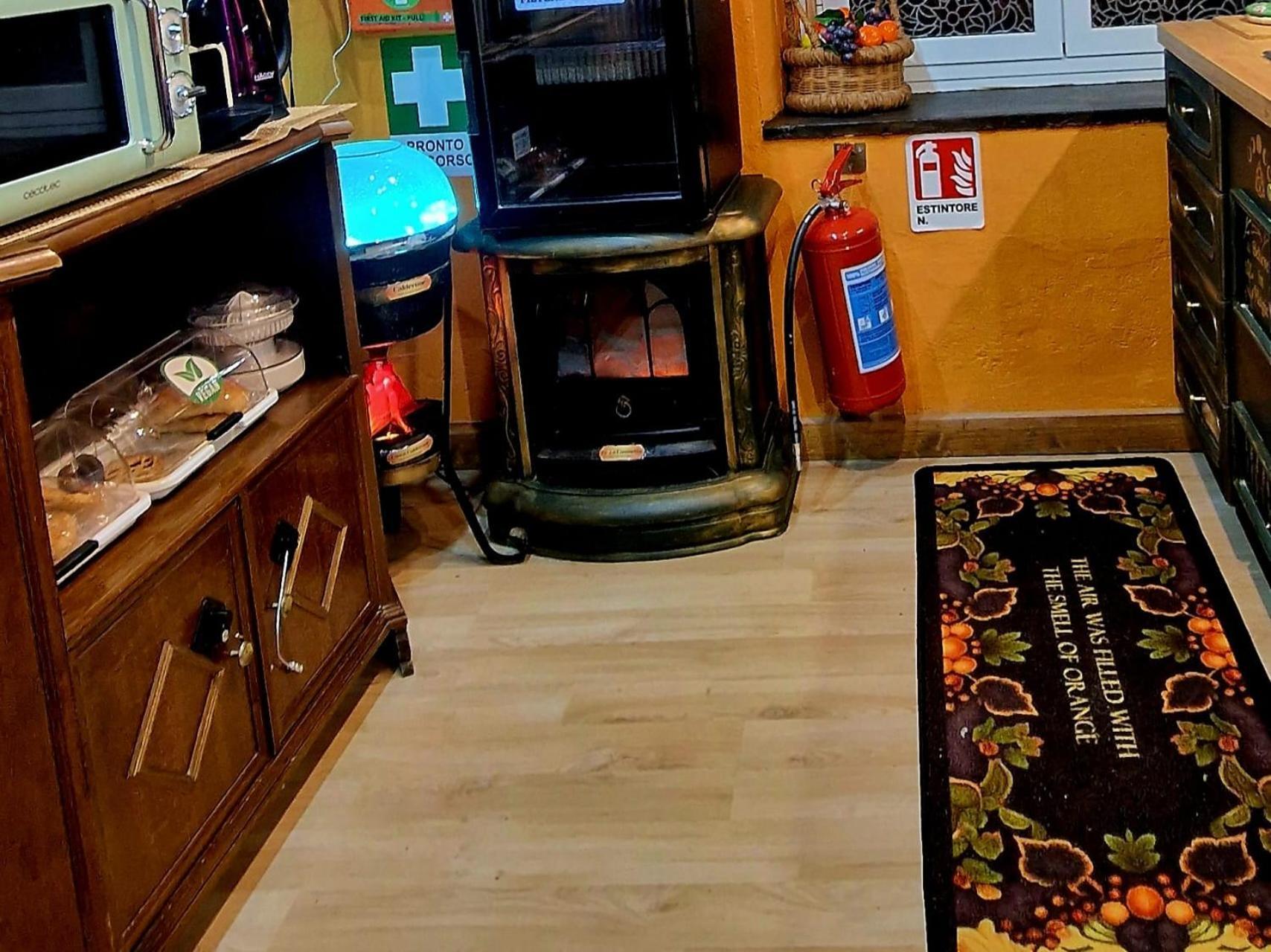 La Casa Di Strega Euphoria - Casa Vacanza Tra Arte E Magia Viterbo Bagian luar foto
